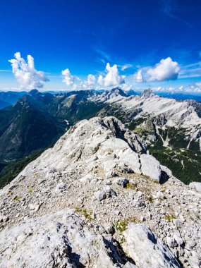 Prisojnik dağın tepesinden Julian Alps görünümünü