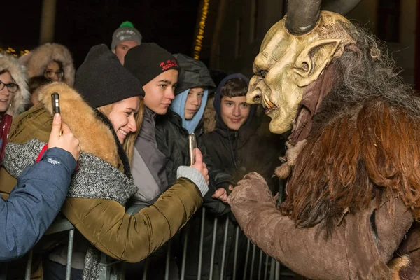 Podkoren, Slovenija - 30th Kasım 2018: Kimliği belirsiz 