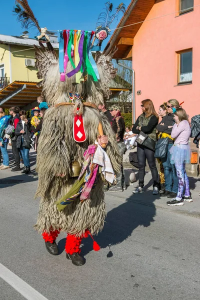 Vir Eslovenia Marzo 2019 Máscaras Nacionales Eslovenas Kurent Bailando Las — Foto de Stock