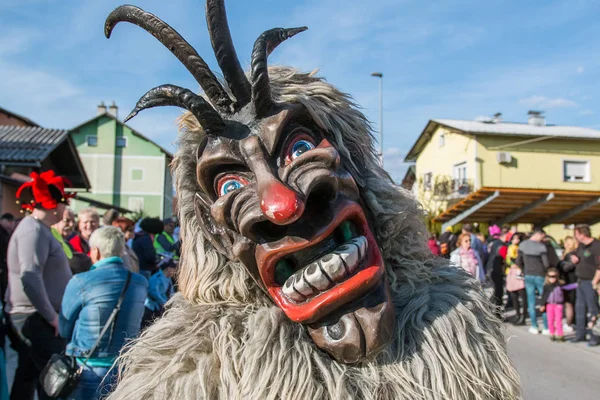 Vir Eslovenia Marzo 2018 Máscaras Nacionales Austriacas Krampus Corriendo Por — Foto de Stock