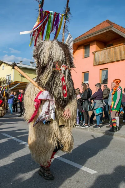 Vir Eslovenia Marzo 2019 Máscaras Nacionales Eslovenas Kurent Bailando Las — Foto de Stock