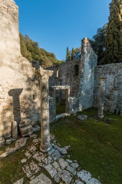 6. yüzyılın kalıntıları Hırvatistan'ın Veliki Brijun adasında Aziz Meryem Bazilikası'nı inşa etti.