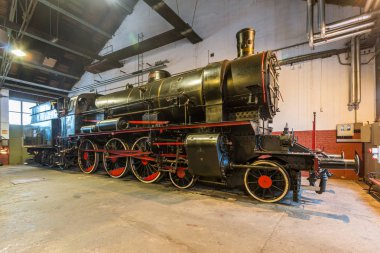 Ljubljana, Slovenya - 15 Haziran 2019: Eski buhar treni motoru demiryolu müzesine park edildi