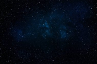 Yıldızlar ve nebula ile gece gökyüzü 