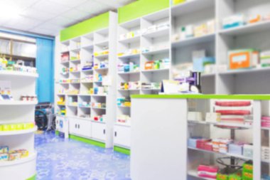 Eczanede bulanık ilaç rafları