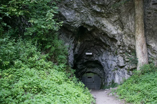 A caverna de Bull Rock czech república moravia verão — Fotografia de Stock