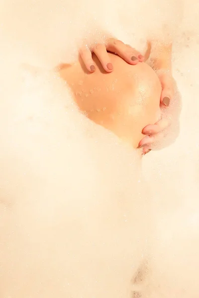 Hands and knee of lady on bubble foam background in sexy posturing. — Stock Photo, Image