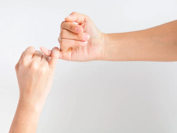 Duas mãos gancho pequeno dedo juntos . — Fotografia de Stock