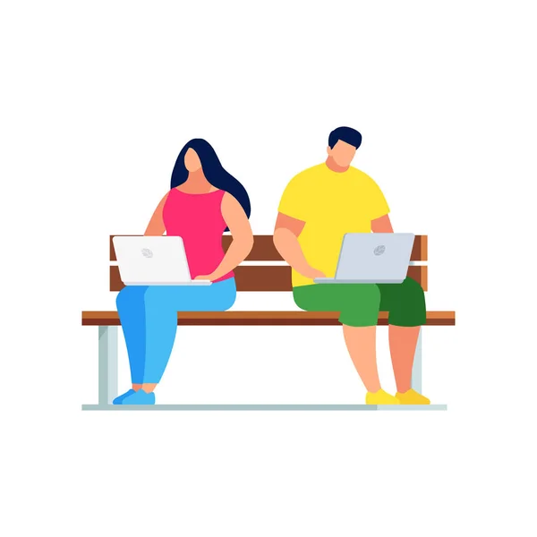 夫妇的年轻人在一个扁平的风格使用笔记本电脑户外 男人和女人坐在长椅上 在白色背景下被隔离 矢量插图 — 图库矢量图片