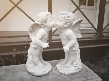Melekler çift Heykel Bahçe aşk tanrısı heykeller öpüştüğünü söyledin