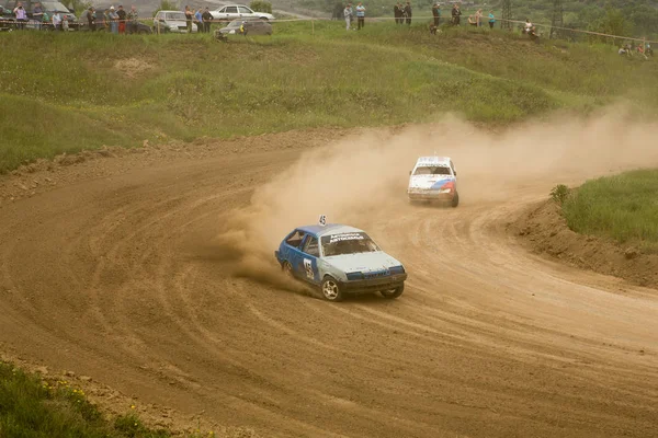 Traditional Rally Racing Car Drives Steep Turn Scattering Spraying Dirt — Stock Photo, Image