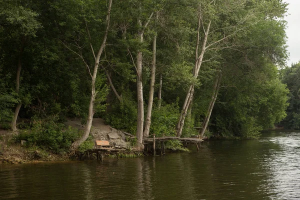 balıkçılık için sessiz nehir Creek sakin yer
