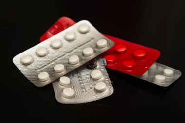 Farklı ilaçlar. Tablet, blister kutu hap. İlaçlar ilaçlar, düz yatıyordu, genel gider