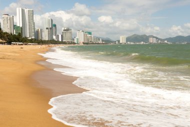Nha Trang şehir beach iyi havalarda. Vietnam