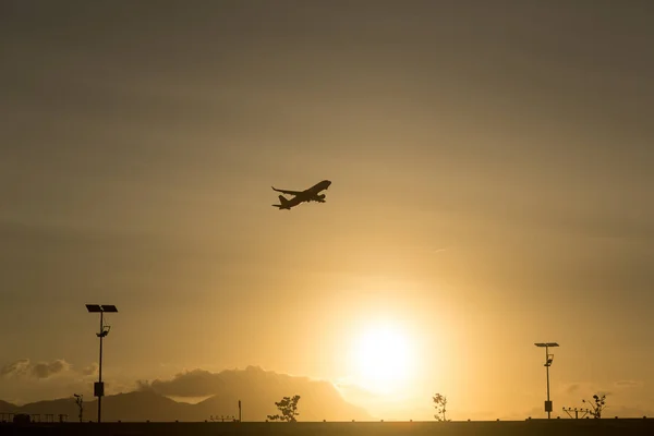 Silhouette Plane Taking Airport Sunset Airport — Stock Photo, Image