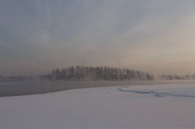 Sibirya'da Nehri'nde Kış kış soğuk günbatımı