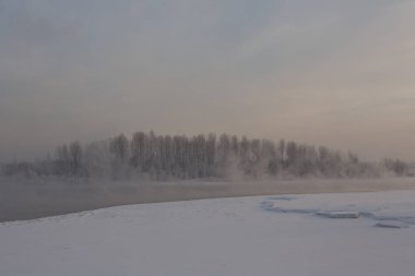 Sibirya'da Nehri'nde Kış kış soğuk günbatımı