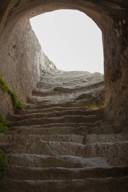 Eski-Kermen, Kırım Yarımadası'nın Güney-Batı kesiminde, Bakhchisarai'nin 14 km güneyinde ve ortaçağ kenti Mangup-Kale'nin kalıntılarının 5 km kuzeybatısında yer alan bir ortaçağ kalesidir. Adı i