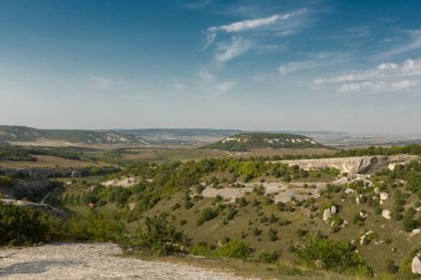 Eski-Kermen, Kırım Yarımadası'nın Güney-Batı kesiminde, Bakhchisarai'nin 14 km güneyinde ve ortaçağ kenti Mangup-Kale'nin kalıntılarının 5 km kuzeybatısında yer alan bir ortaçağ kalesidir. Adı i
