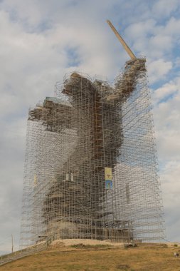 Volgograd, Rusya, Ağustos 2019 anavatan anıtı Volgograd Mamaev Kurgan.Monument under reconstruction