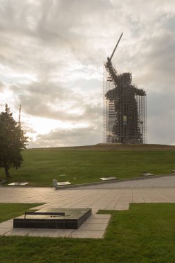 Volgograd, Rusya, Ağustos 2019 anavatan anıtı Volgograd Mamaev Kurgan.Monument under reconstruction