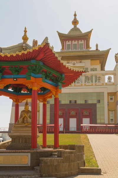 Templo Budista Morada Dourada de Buda Shakyamuni em Elista, República de Kalmykia, Rússia. — Fotografia de Stock