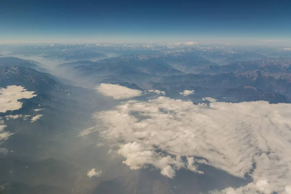 从飞机上俯瞰山景 — 图库照片