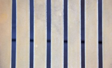 Eski plastik sarı çizgili