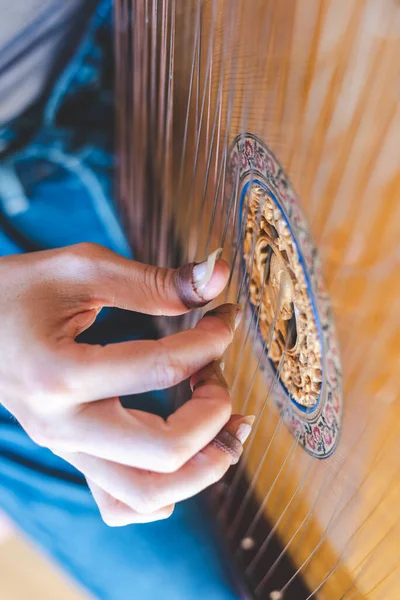 Right Hand Caucasian Woman Playing Traditional Ukrainian Folk Instrument Bandura — Stock Photo, Image