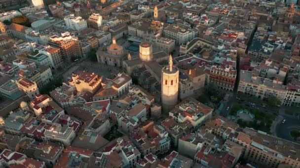 Aerial view. Valencia, Spain panning around the Miguelet Bell Tower and Cathedral. — Stock Video