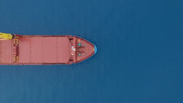 Vista aérea. Buque de carga en mar abierto. — Vídeos de Stock