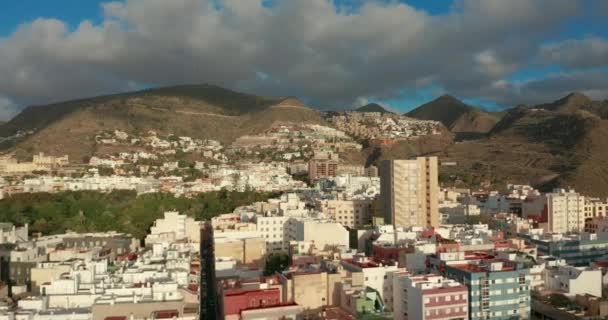 Vista aérea. Panorama de la ciudad Santa Cruz de Tenerife, Tenerife, Islas Canarias, España. — Vídeos de Stock