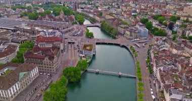 İsviçre 'nin önemli mali ve ekonomik merkezi Zürih' in havadan görüşü.