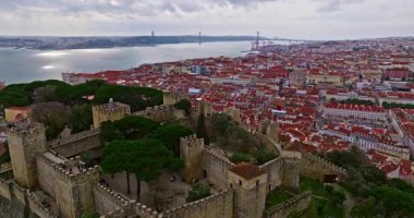 Lizbon, Portekiz 'deki Sao Jorge Kalesi' nin hava görüntüsü. 