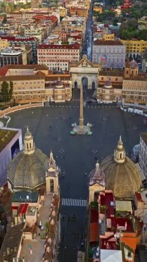  Roma, İtalya 'daki Piazza del Popolo' nun hava manzarası. Ünlü Avrupa turistik beldesi.