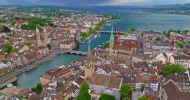 İsviçre 'nin önemli mali ve ekonomik merkezi Zürih' in havadan görüşü.