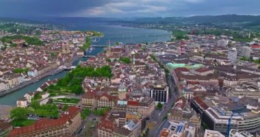 İsviçre 'nin önemli mali ve ekonomik merkezi Zürih' in havadan görüşü.