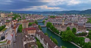 İsviçre 'nin önemli mali ve ekonomik merkezi Zürih' in havadan görüşü.