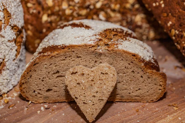 Sauerteigbrot Mit Herz Gebacken — Stockfoto