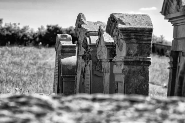 Εβραϊκό Νεκροταφείο Τις Ταφόπλακες Ασπρόμαυρες Στη Μικρή Φραγκονική Πόλη Roedelsee — Φωτογραφία Αρχείου