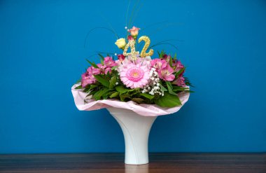 42. evlilik yıldönümü ya da 42. doğum günü için buket