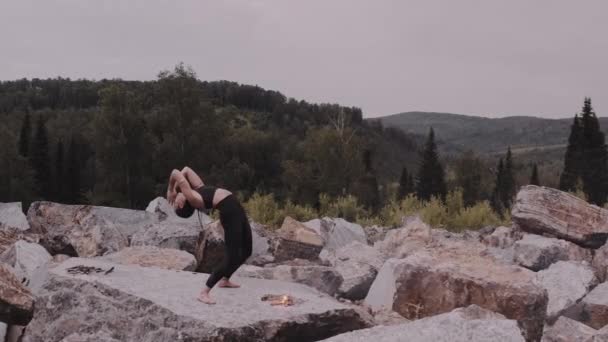 Yoga Girl Doing Exercises Marble Quarry Dawn Burning Bonfires Siberia — Stock Video
