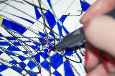 Parlak grafik sanatının yaratıcı süreci. Kapatın. Masaüstü.