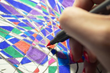 Parlak grafik sanatının yaratıcı süreci. Kapatın. Masaüstü.