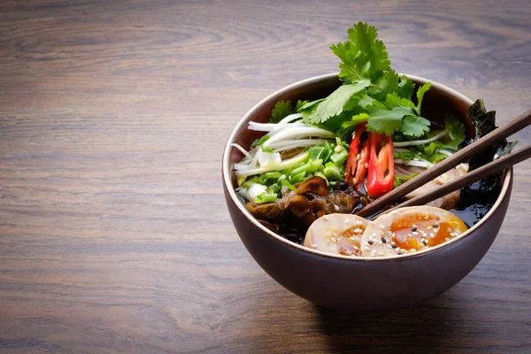 Ramen Soup Bowl Chopsticks Wooden Table Background Tonkotsu Ramen Pork — Stock Photo, Image