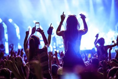 Kalabalık bir fotoğraf Festivali zaman tadını çıkarırken yapma.