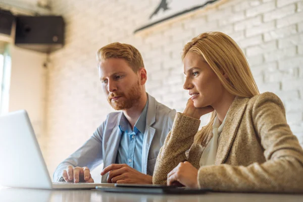 Portrait Two Colleagues Having Meeting Working Laptop — Stock Photo, Image