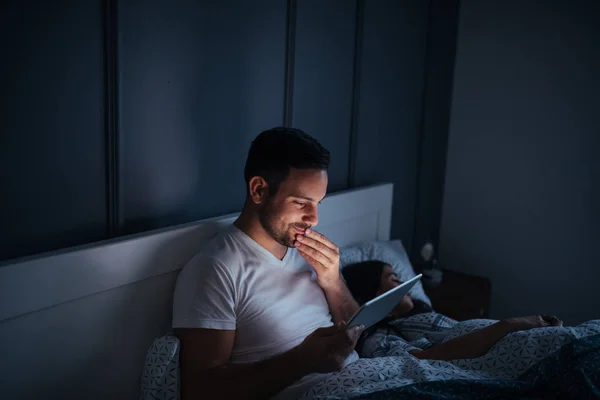 Man Watching Series Online Bed — Stock Photo, Image