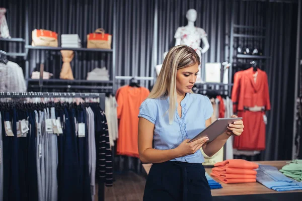 Welcome to shopper's paradise — Stock Photo, Image