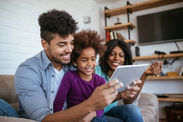 Mom Dad Playing Video Games Daughter — Stock Photo, Image